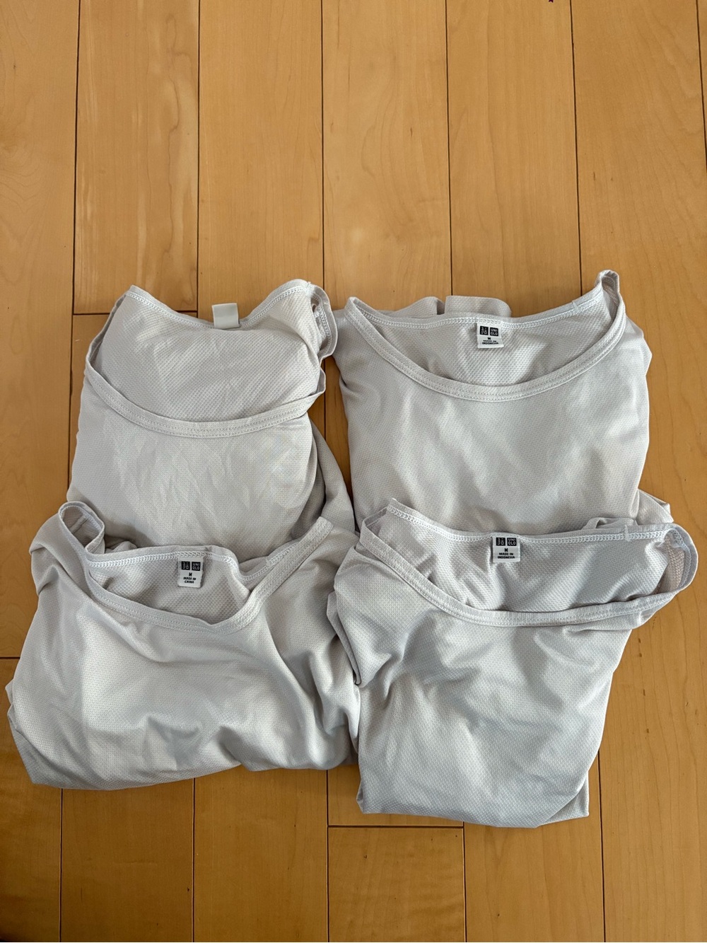 Uniqlo Airism Undershirts Layer Light Gray Short Sleeve T Shirts Lot of 4